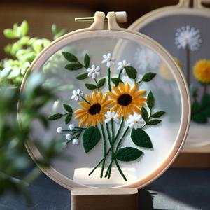 TEMU 3D 꽃무늬 DIY 자수 스타터 키트 - 초보자를 위한 완벽한 바느질 세트, 후프, 천, 실, 바늘 및 설명서 포함 - 밝은 노랑, 흰색, 분홍, 빨강, 초록 색상으로 제공