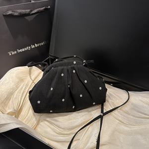 TEMU 후오후오 여성용 프렌치 스타일 미니 크로스바디 백, 조절 가능한 스트랩 & 골드톤 하드웨어 - 솔리드 레드 (다양한 색상 옵션) - 러플 엣지, 버튼 클로저, 러플 스트랩, 데일리, 출근, 여행용 컴팩트 파우치 - 내구성 & 쉬운 세척, 시크하고 다재다능한 핸드백, 골드톤 버클의 구조적 디자인, 감성, 안감 없음, 솔리드 컬러|미니크로스백