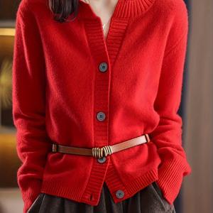TEMU 여성용 캐주얼 가디건 - 화려한 레드 릴랙스핏 오픈 프론트 디자인, 골든톤 버튼 & 벨트 장식, 라운드넥 미니미멀 스타일, 중간 소매 경량 올시즌 스웨터, 세련된 레이어링 아이템, 섬세한 텍스처 패턴|가디건