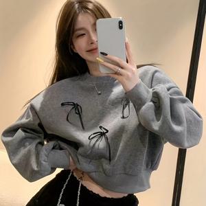 TEMU 여성용 캐주얼 롱 슬리브 스웨트셔츠 - 리본 애플리케 디테일, 소프트 라운드넥 풀오버, 가을 겨울용 기계 세탁 가능 레귤러 핏, 다재다능한 캐주얼 웨어, 편안한 원단