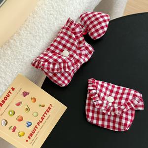 TEMU 클래식 레드 체크 핸드메이드 러플 패브릭 풀 커버리지 이어폰 케이스와 매칭 하트 액세서리 세트. Airpods 4세대/3세대/pro/Airpods Pro 2세대/1세대, Xiaomi Mi Buds 6/Oppo Enco/Beats/Samsung Buds 3에 적합. 차 키체인 및 동전 지갑도 포함, 선물용