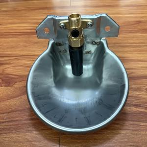 TEMU 1pc 자동 농장 동물 물병, 금속 가축 물병, 소, 양, 염소, 말 및 개용 - 내구성, 냉각 방지 동물 마시기 장치, 전기 또는 배터리가 없음