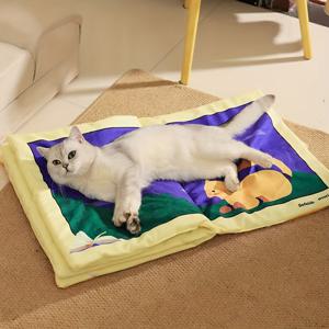 TEMU 1pc TOPETU 만화 책 모양의 고양이 매트, 접이식 및 재미있는 디자인, 대형, 중형 및 소형 고양이용 올시즌 수면 패드, 폴리에스터 소재, 충전되지 않은 전원 모드, 재미있는 책 캐릭터 삽화가 있는 고양이 친구를 위한 부드러운 패드, 고양이 친구를 위한 이상적인 제품입니다.