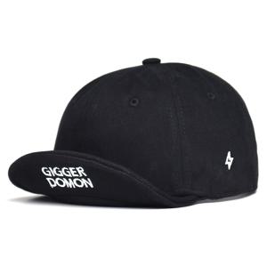 TEMU 1pc Gigger Domon 로고 블랙 야구 모자 - 조절 가능한, 짧은 브림, 가벼운 폴리에스테르, 캐주얼 스타일, 모든 사람에게 이상적인 선물, 손세탁 가능, 일상적인 머리 장식 | 조절 가능한 헤드기어 | 가벼운 모자
