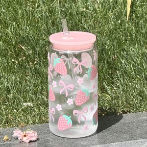 TEMU 1개 HILAKE 16oz 딸기 꽃무늬 컵 내장 빨대 - 파스텔 핑크, 누수 방지 여행용 물병 여성용, 체육관, 캠핑, 생일파티 - 귀여운 딸기 꽃 디자인 리본 장식 - 발렌타인데이, 어머니날, 결혼식 선물 추천 - 튼튼하고 가벼운 플라스틱 음료 용품, 딸기 액세서리, 체육관 수분 보충, 재사용 가능한 텀블러, 피트니스 애호가용