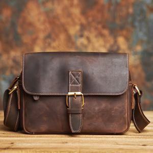 TEMU 진짜 가죽 빈티지 남성용 어깨 가방 - 여러 개의 구획이 있는 조절 가능한 크로스바디 슬링, 다크 브라운, 일상적인 통근 및 캐주얼한 외출에 완벽, 크로스바디 지갑, 다용도 여행 액세서리, 클래식 가죽제품|슬링백|가죽가방