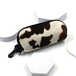 TEMU 1pc 부드러운 플러시 소 프린트 지퍼 안경 케이스 - 플라스틱 후크가 있는 내구성 있는 인조 모피 소재, 안경 보호 및 액세서리 보관에 이상적 | 소 프린트 디자인 | 지퍼 보관 케이스, 안경 케이스