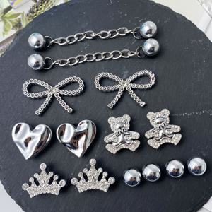 TEMU 14pcs 실버리 ABS 진주 체인 보우 베어 러브 크라운 신발 버클 DIY 장식, 여성용 샌들, 슬리퍼, 비치 백 멀티 기능 신발 클립 액세서리, 축제 및 생일 파티 선물에 매우 적합합니다.