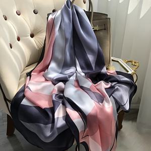 TEMU 여성을 위한 우아한 기하학적 사각형 패턴 경량 폴리에스터 스카프 - 통기성이 좋고 해변 및 캐주얼한 외출에 이상적 | 세련된 체크무늬 디자인, 부드러운 질감, 해변 액세서리 | 폴리에스터