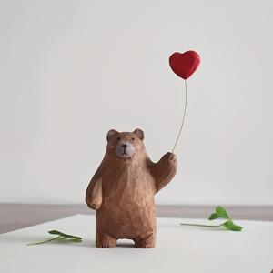 TEMU 레드 하트 풍선이 달린 수제 목재 곰 피규어 - 귀여운 동물 장식, 기발한 책상 액세서리, 집이나 사무실을 위한 독특한 목공 선물, 크리스마스, 할로윈 장식용, 가을 홈 데코 수집품
