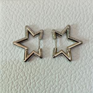 TEMU 여성용 스타 모양 귀걸이 - 반짝이는 합성 큐빅 지르코니아, 하이퍼제네릭 노란색 청동, 패션과 매력적, 일상 착용 또는 파티에 적합, 이상적인 생일 선물, 파티 액세서리 | 반짝이는 귀걸이 | 합성 보석 귀걸이
