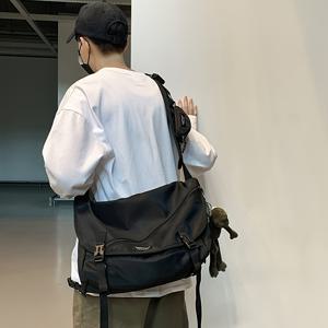 TEMU 남성용 헤비듀티 워크스타일 백팩 - 대용량 크로스바디 가방, 조절 가능한 패딩 스트랩, 다중 수납공간 & 골드톤 하드웨어 - 내구성 있는 메신저 백팩, 출퇴근, 여행, 체육관, 학교용 - 캐주얼 & 포멀 사용 - 블랙 & 골드톤 하드웨어 - 스타일리시 & 기능성 일상용 가방, 남성용 크로스바디 소형 가방, 대형 크로스바디 백|백팩|크로스백|남자가방