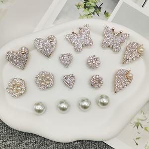 TEMU 16pcs ABS 레진 골든 럭셔리 하트 모양 신발 찬스 블링 라인스톤 꽃 신발 장식 분리 가능한 인공 비즈 잎 신발 액세서리 DIY 다기능 나비 신발 클립 여성용 샌들 슬라이드 슬리퍼 생일 파티 선물