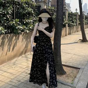 TEMU 여성용 우아한 블랙 플로랄 프린트 스파게티 서스펜더 드레스 - 2025 여름 신상, 오프숄더/원숄더 디자인, 가슴 주름 & 사이드 슬릿, 캐주얼 외출용 반투명 롱 드레스, 브런치 의류, 사무실용, 세탁기 사용 가능, 오프숄더 패션, 주름 디테일, 반투명 원단, 경량 소재