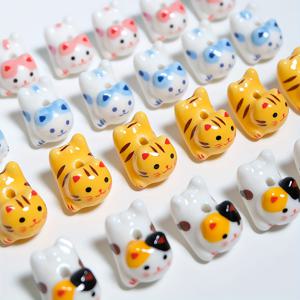 TEMU 4개 1.5x2.1cm 수직 구멍 행운의 고양이 애니메이션 세라믹 비즈 - 줄무늬, 물방울 무늬 & 하트가 있는 귀여운 동물 디자인 DIY 주얼리 만들기용, 팔찌, 귀걸이, 목걸이, 고양이 주얼리, 핸드메이드 액세서리, 장난스러운 비즈 테마