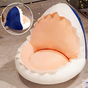 TEMU 귀여운 카툰 상어 플러시 쿠션 - 홈 데코용 다다미 매트, 미끄럼 방지 디자인, 거실 소파나 사무실 의자에 완벽, 손세탁 가능 | 45*40cm | 15.75인치*17.72인치