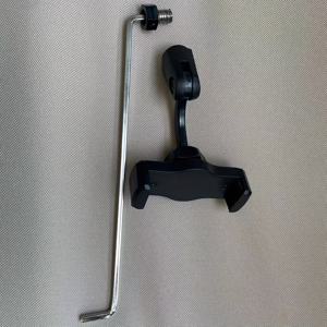 TEMU 알토/테너 색소폰 휴대폰 홀더, 알토/테너 색소폰 행진 클립, 4 x 4mm 사각 소켓 조절 가능 리어 마운트, 연습 및 공연용 스마트폰 호환, 이동 중 음악가의 악보 보기를 위한