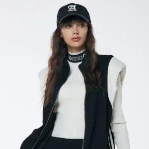 [제시뉴욕] 23fw 터틀넥 로고 골지 니트(AD85NSKO5530-블랙)