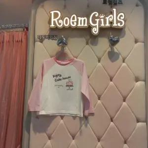 로엠걸즈 DP01 트렌드핏 라글란 티셔츠 툴래드핏 라글란  티셔츠  RGLW2413C