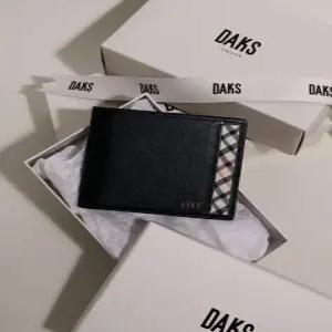 닥스 액세서리 25FW [누적1위][반지갑]재증정][CLASSIC CHECK] 블랙 사피아노 하우스체크 DBWA5F