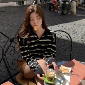온리 프리미엄 스트라이프 카라 니트 가을 여자 배색니트 긴팔 세미크롭 데일리룩