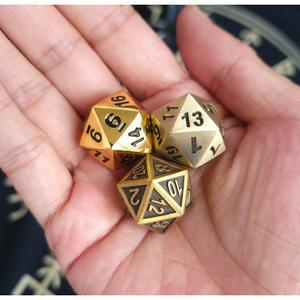 TRPG COC 크툴루 유랑지구 위 제5인격 색자 DND 금속 보드게임 런닝맨 20면