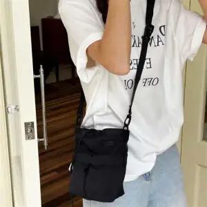 여성 가방 여성미니백 휴대폰가방 블랙 나일론 가벼운 백