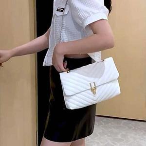 여자 하객룩 패션 결혼식 코디 화장품 수납 핸드 백