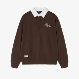 [휠라](광주신세계)[FILA] (한소희 착용) 초코 럭비 맨투맨 (FS2POH1102U_BRN)