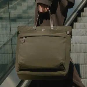 [헤지스](센텀시티점)[HATCH-BAG] 카키 나일론 토트백 HJBA5F331K2