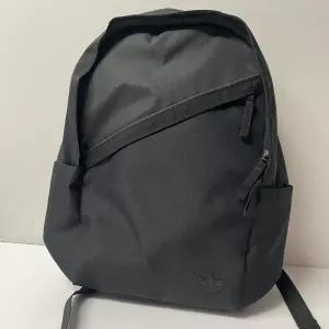아디다스 가벼운 데일리 백팩 남자 등산 경량 배낭 학생 대학생 책가방 ADIDAS 스포츠 운동 헬스 해외 여행용 가방