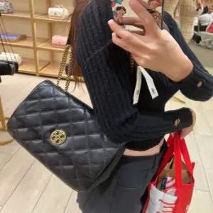 토리버치 WILLA 퀼팅 체인 라지 크로스백 BRIE 148244 001