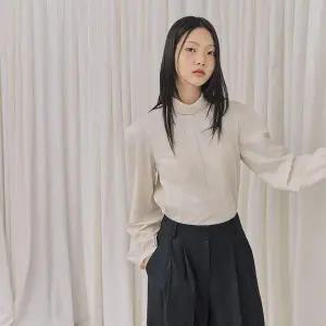 [LAP](강남점)긴팔 퍼프 뒷리본 블라우스 AR3WB868