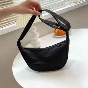 남녀공용 미니 힙색 반달 경량 크로스 어깨 보조가방