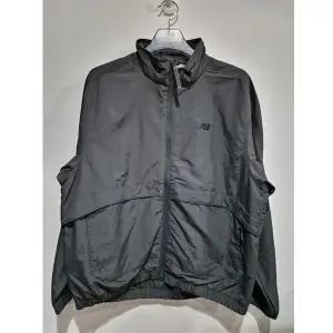 [뉴발란스] UNI 에센셜 헤리티지 웜업자켓 NBNAF31803 CHARCOAL