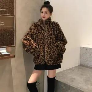세군다 여자 패딩다운 점퍼 잠바 가을 겨울 가면 도톰한 호피 코트 빈티지 퍼 라이크 힛템