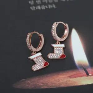 [오노마] ONM 14K 골드필드 핀 산타양말 성탄절 큐빅 원터치