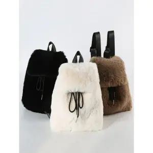 [트렌드스토어]보송 부드러운 페이크퍼 귀여운 겨울철 백팩_P376574997