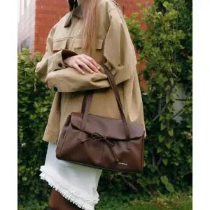 11월 3일 JILL BY JILLSTUART 질바이질스튜어트 벨라 리본 숄더백 - 2color JLBA5F071BK JLBA5F072W2 35842