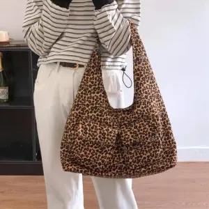레오파드숄더백 패브릭 어깨백 여성힙합가방 직장인룩