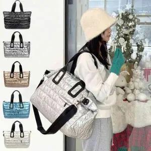 [콩심팥심]넉넉 수납공간 푹신한 패딩디자인 필수템 보스터백 소형여행가방