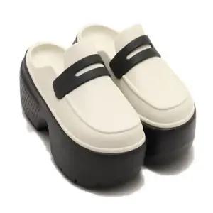 [크록스]{매장정품} 크록스 CROCS 스톰프 로퍼 린넨블랙 209937-1HR 856816