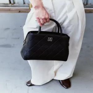(아가일) 블랙 패턴 소가죽 토트백 DCBA5F453