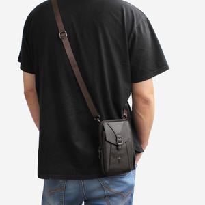 소가죽 핸드폰크로스백 남자미니가방 슬림한 휴대폰 남성힙색 다크브라운 재재데이