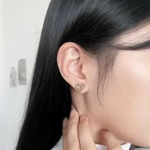 [하프클럽/]트스노 자개 여성 레트로 하트쉐입 금색 은침 이어링