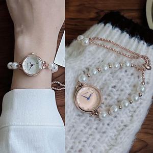 랑쥬 진주 포인트 여성스러운 팔찌 손목시계