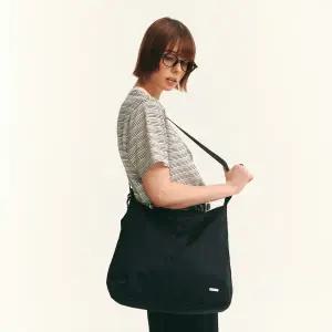 [롯데백화점]캉골 데이 레트로코어 라지 호보백 3351 블랙 (KREBCB33510)