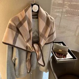 ？？ wool 100% 체크 레이어드 빅사이즈 삼각숄 봄 가을 겨울 머플러 어깨숄 어부바니트