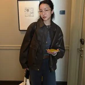[메이비베이비] Tompkins Leather Jumper (다크브라운)