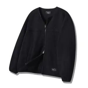 [정품] 지프 2way Peak-로고 라운드넥 플리스 블랙 (JQ5TZU192BK) 977875